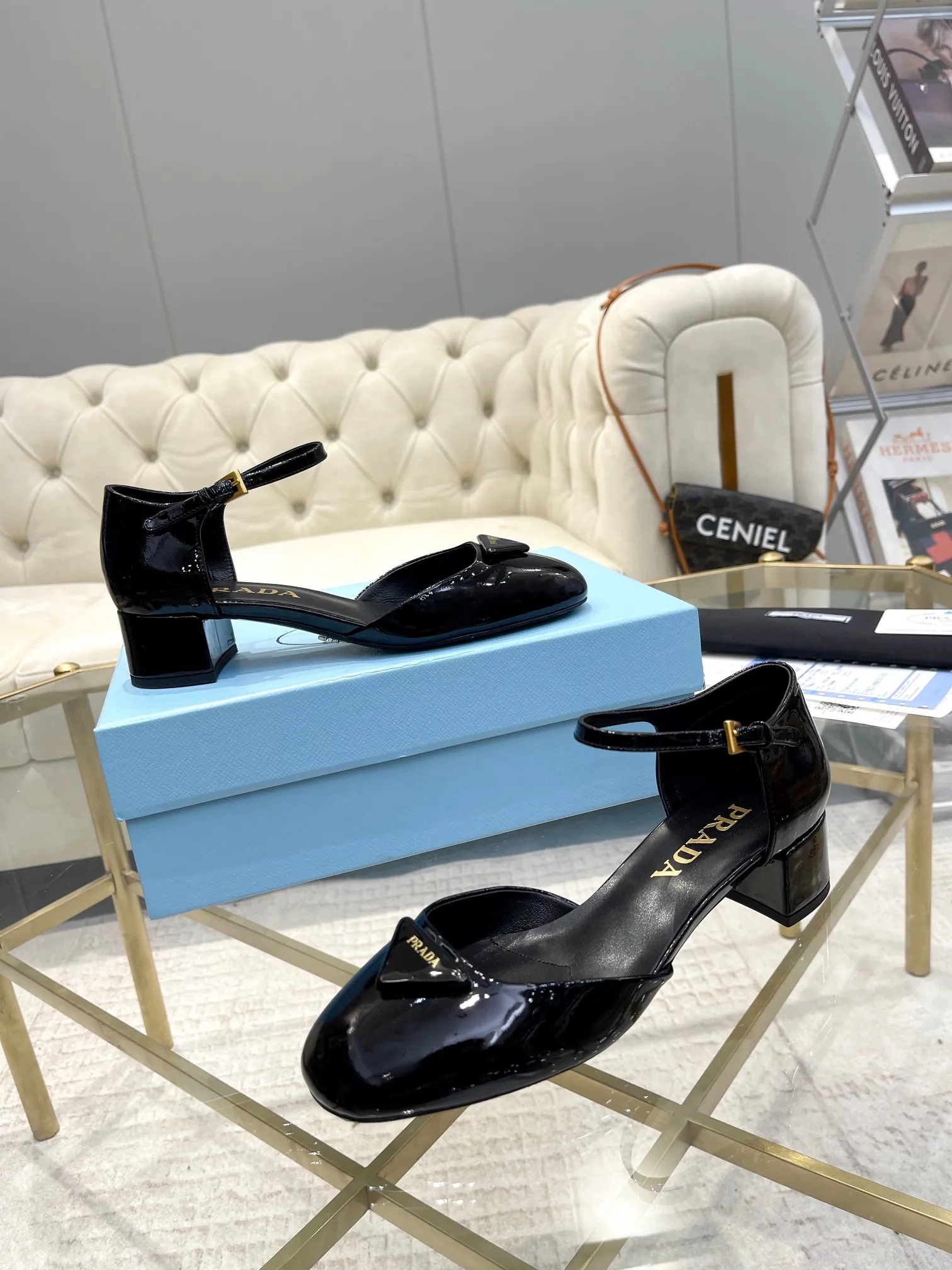 👟👟Ex-factory price 560👟👟 (imitation leather bottom-20) PRADA 👉Ready stock👈Remove the original plate and make a 1:1 replica‼ ️The highest version 👌2024Prada early spring catwalk celebrity hot style 😘The latest spring style thick heel series (genuine leather sole) (simulated leather sole) goddess must-have super beautiful on the feet 👉The upper is made of imported cow patent leather, soft and textured, lining + foot pads, imported sheepskin lining, breathable and comfortable, reverse molded brand buckle, heel height 4.5M, size 35M-39M (34 40 4142 Custom-made (no returns or exchanges)